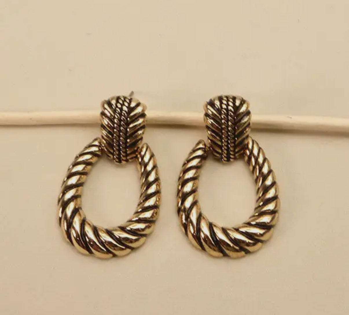 Doorknocker Earrings | Gold